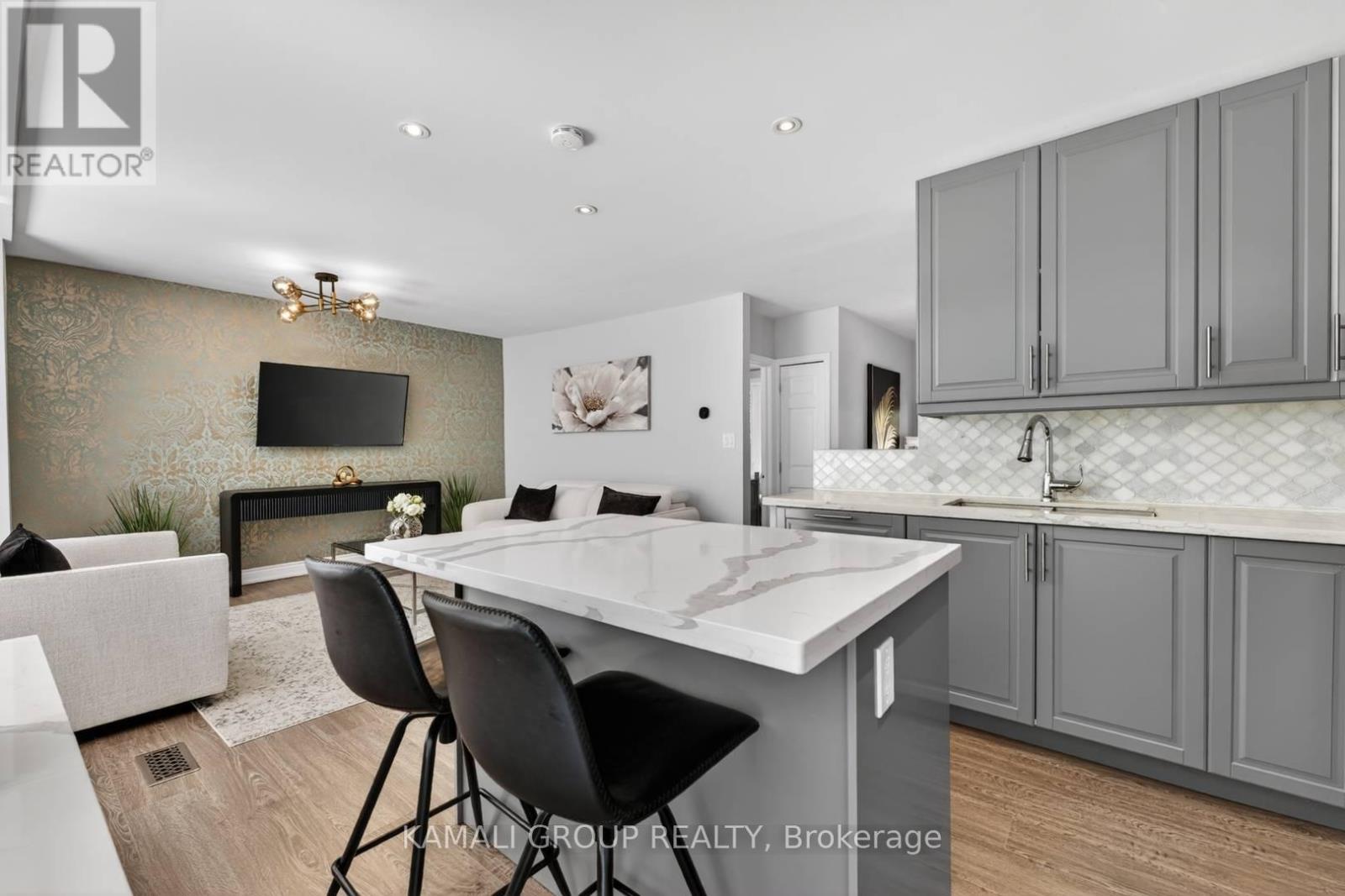 61 LAWNWOOD COURT - 19