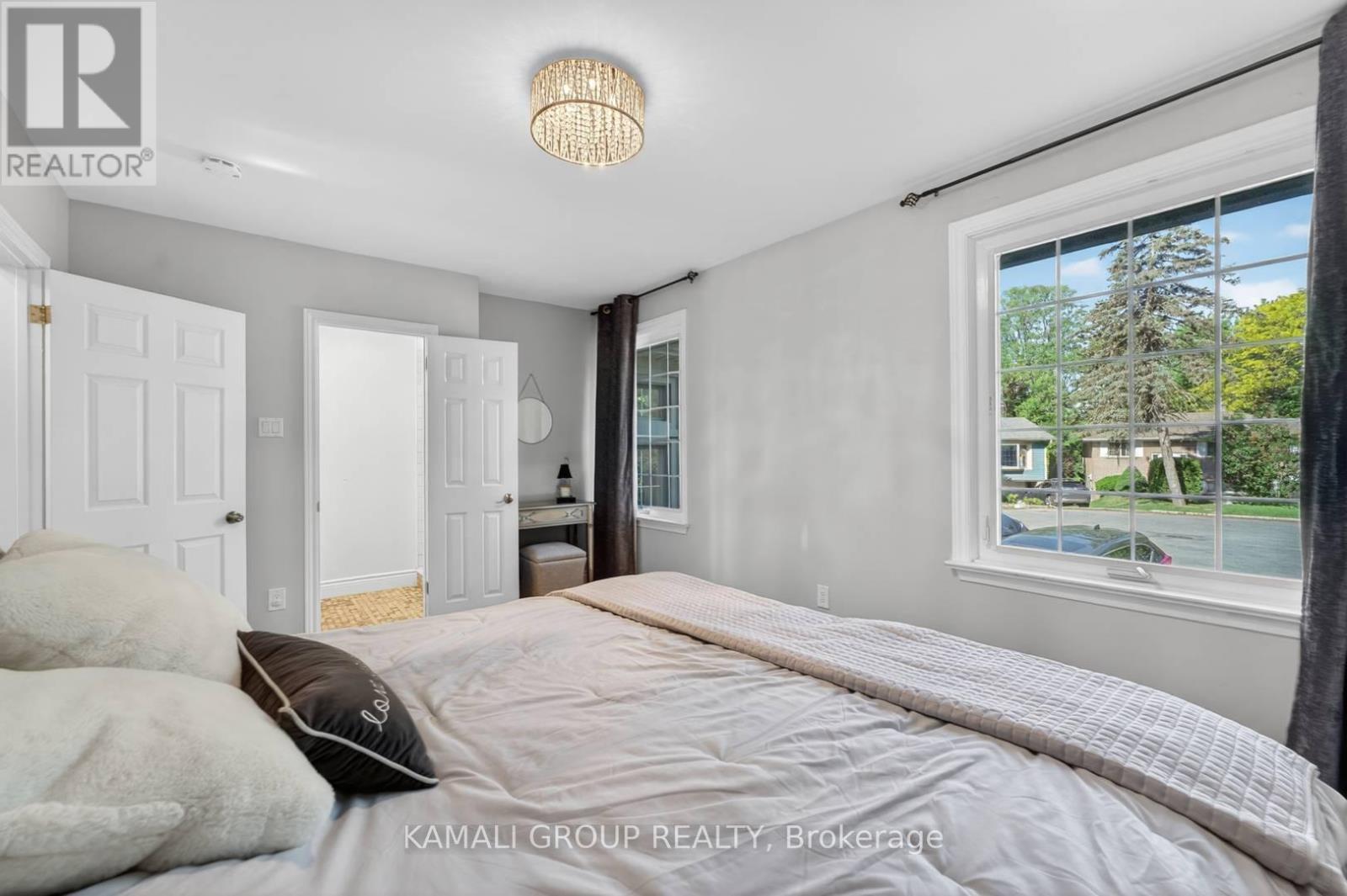 61 LAWNWOOD COURT - 21