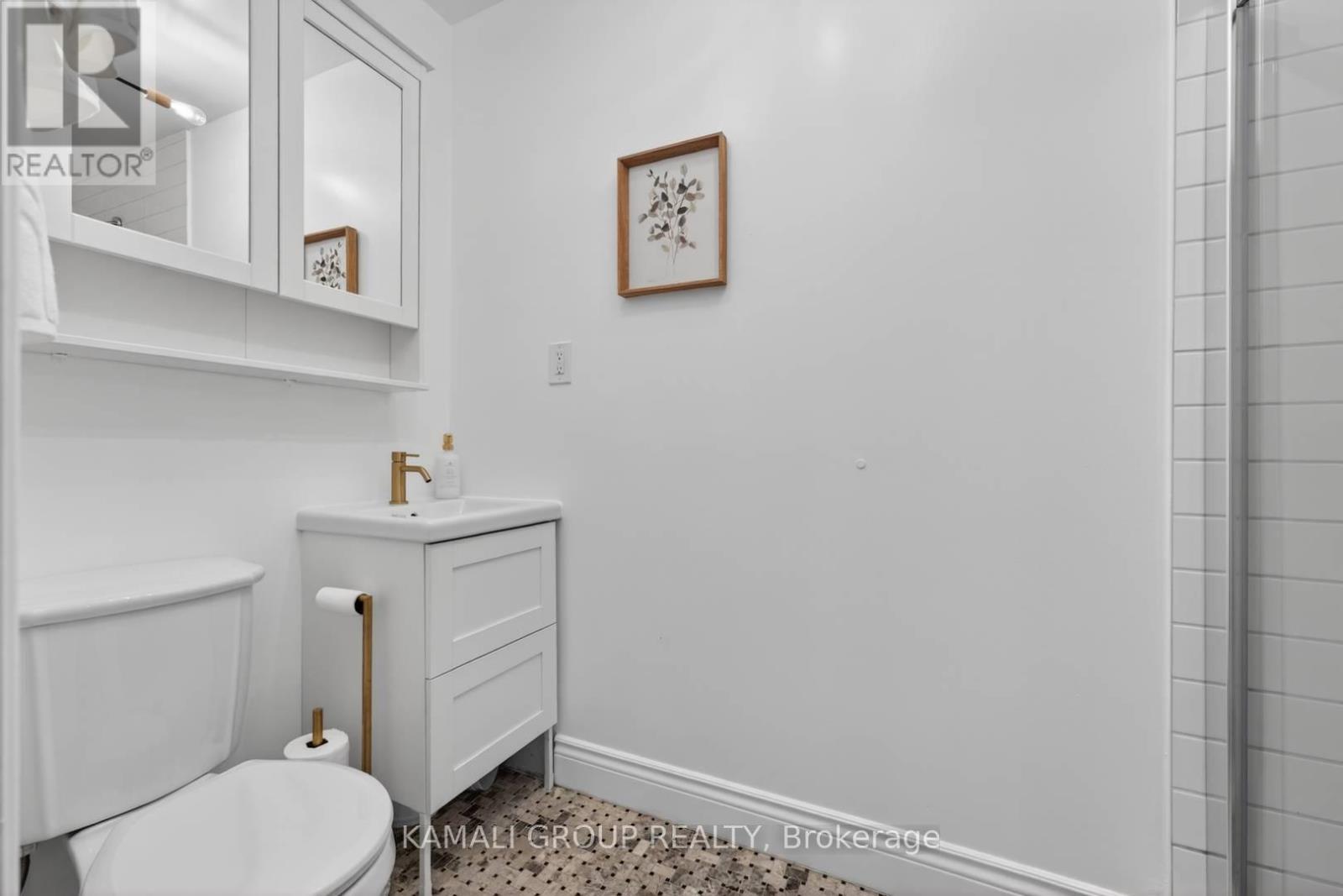 61 LAWNWOOD COURT - 23