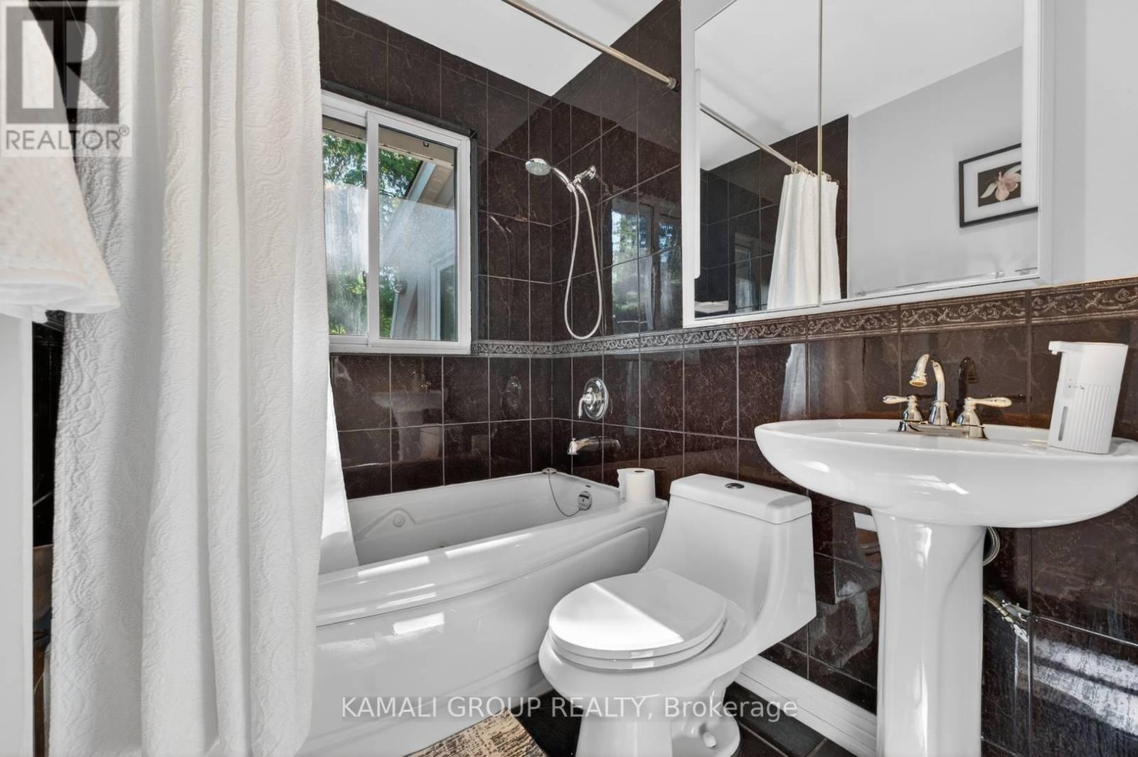 61 LAWNWOOD COURT - 28