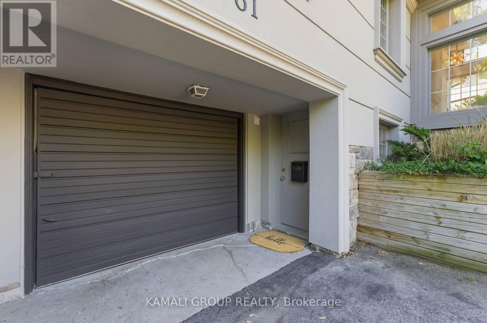 61 LAWNWOOD COURT - 30
