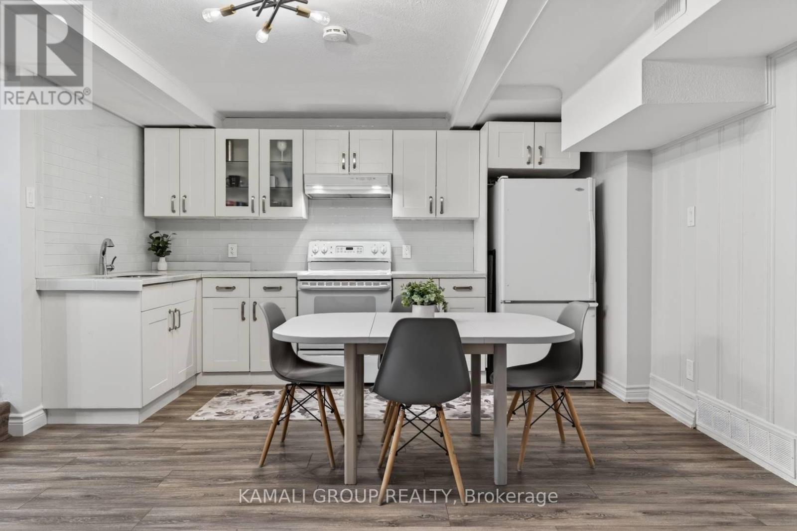 61 LAWNWOOD COURT - 33