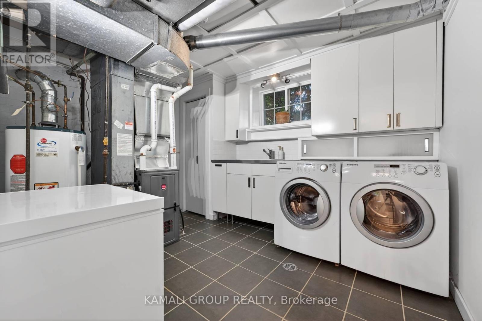 61 LAWNWOOD COURT - 34