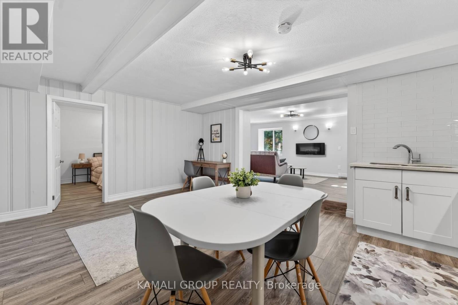 61 LAWNWOOD COURT - 35