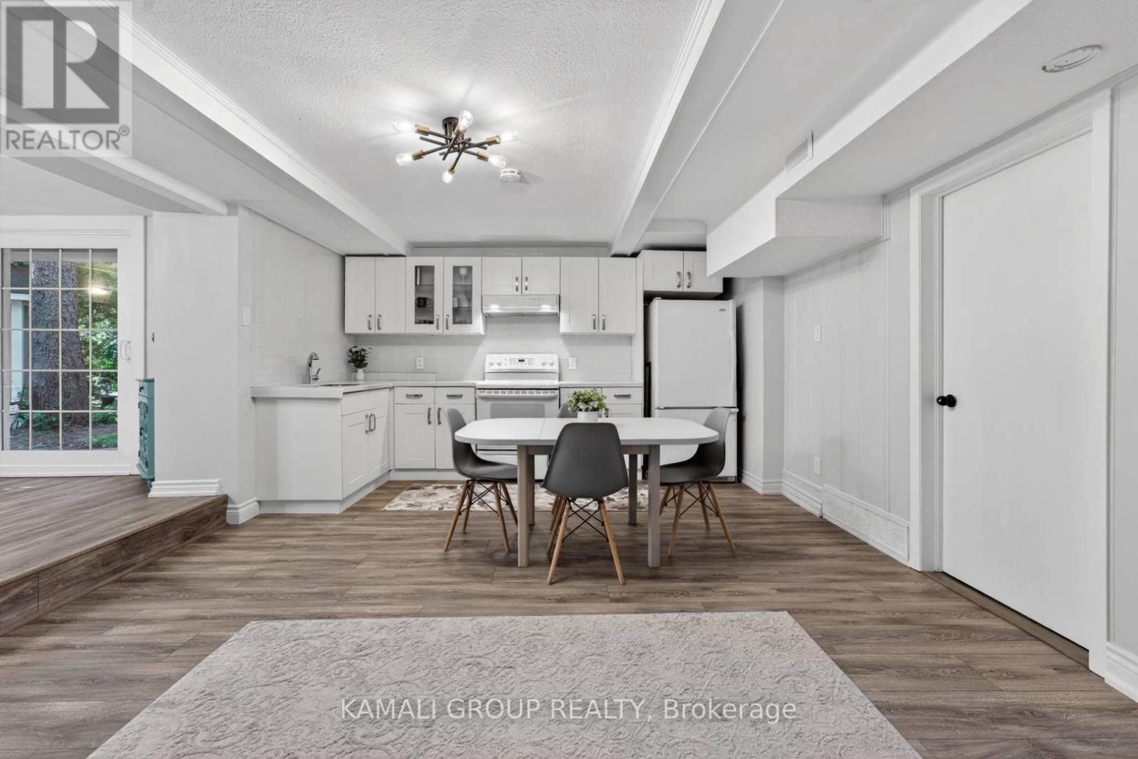 61 LAWNWOOD COURT - 36