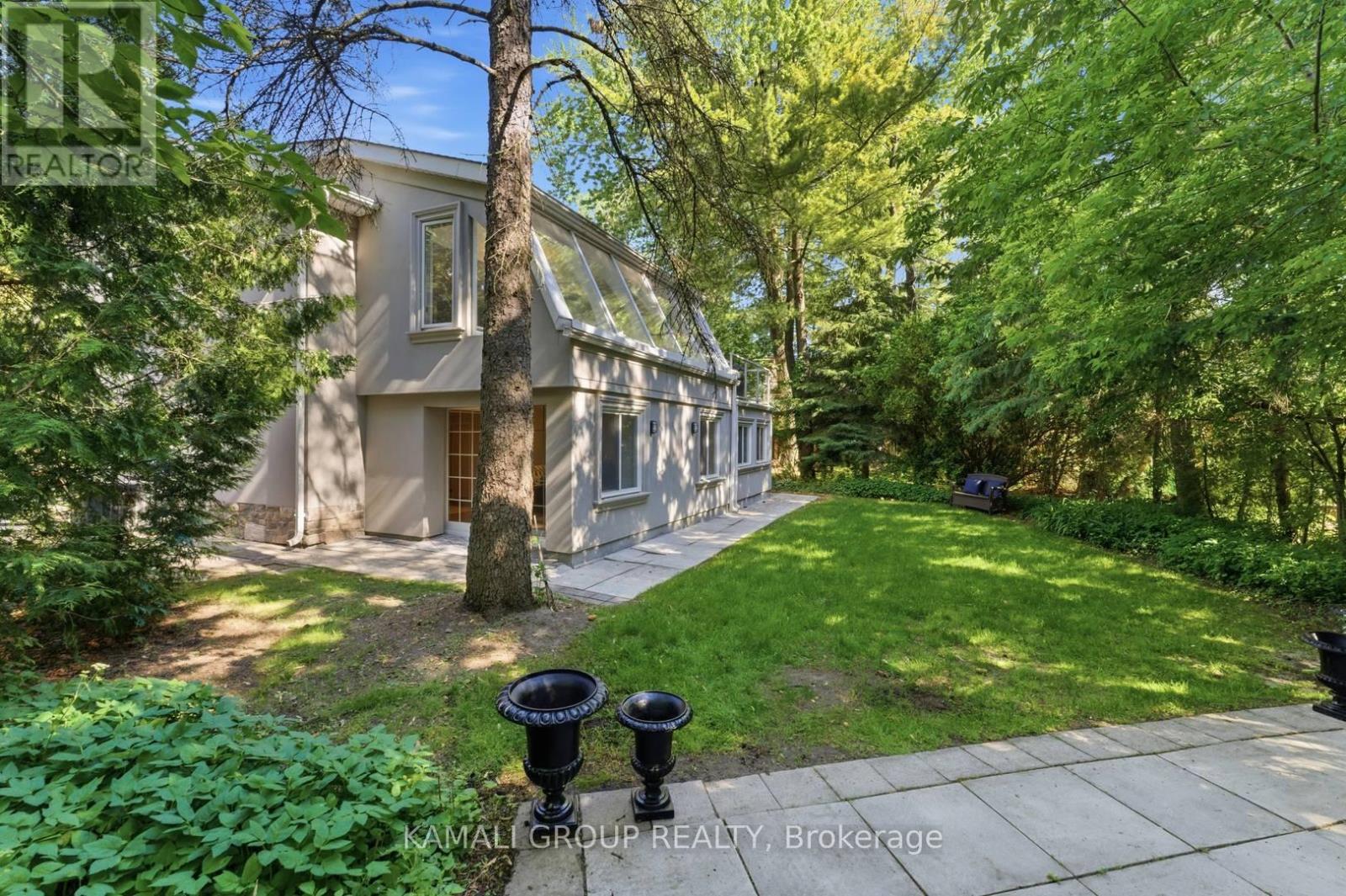 61 LAWNWOOD COURT - 44