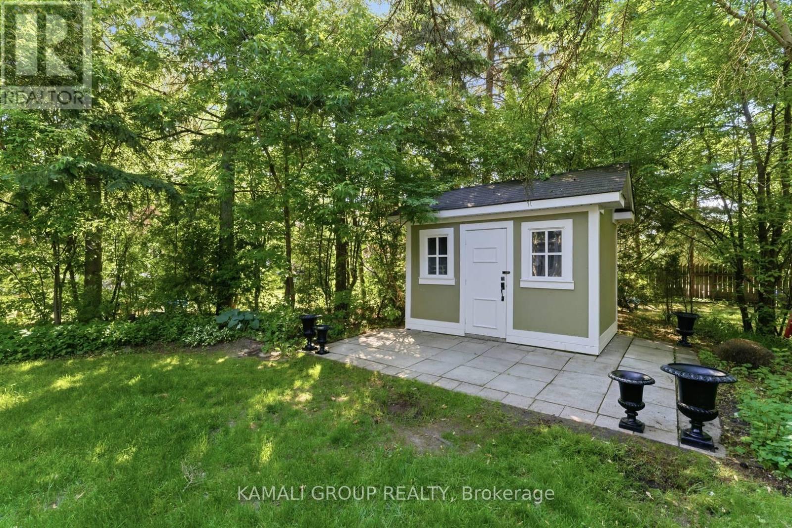 61 LAWNWOOD COURT - 47