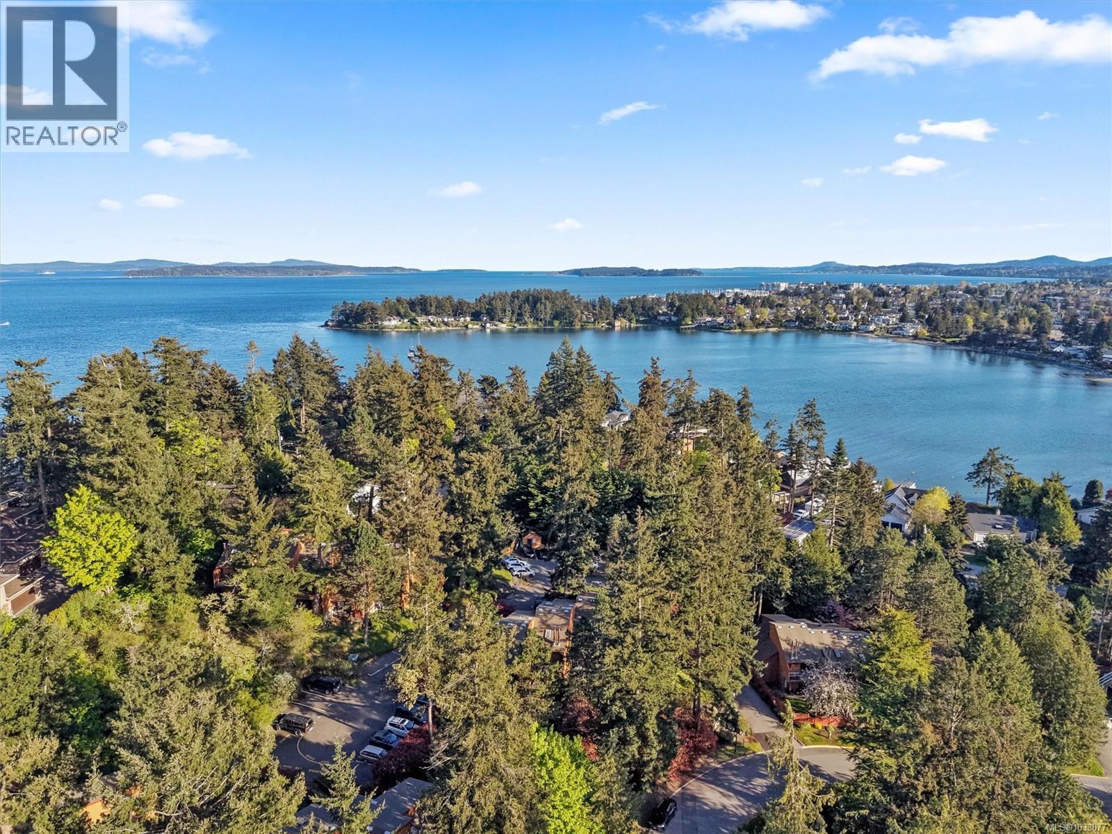 205 2341 Harbour Rd, Sidney