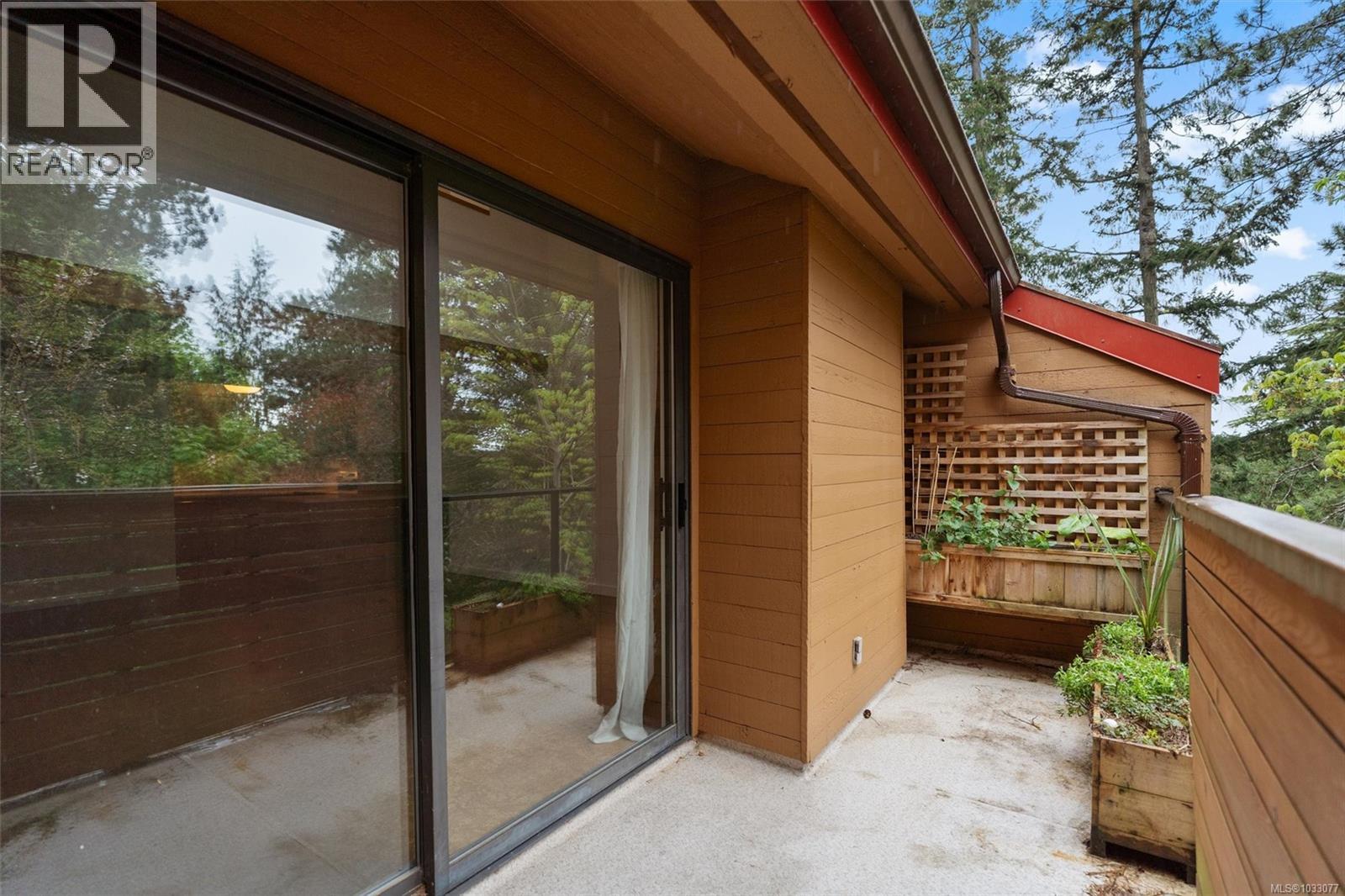 205 2341 Harbour Rd, Sidney