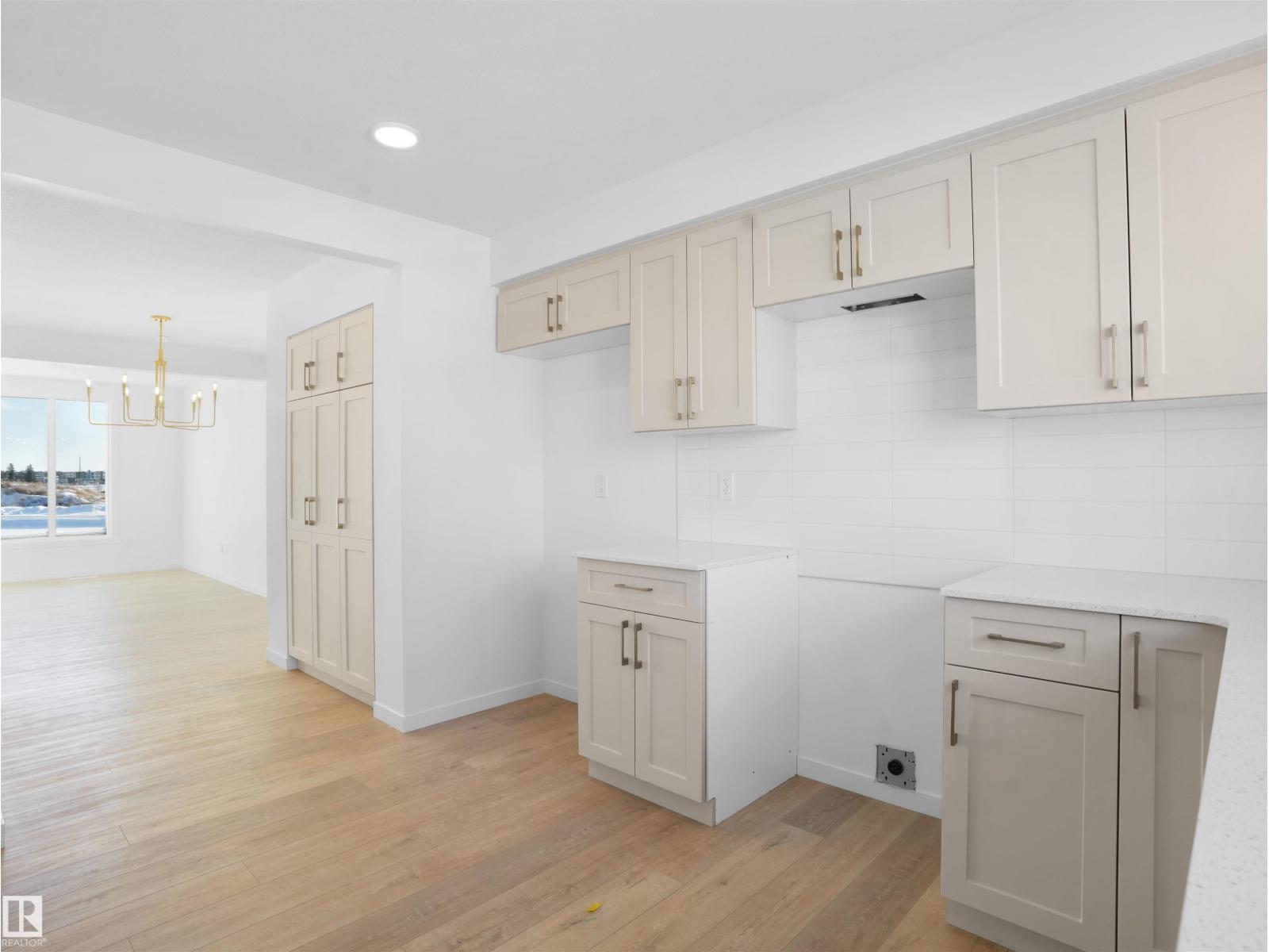 3-1205 Keswick DR SW - 11