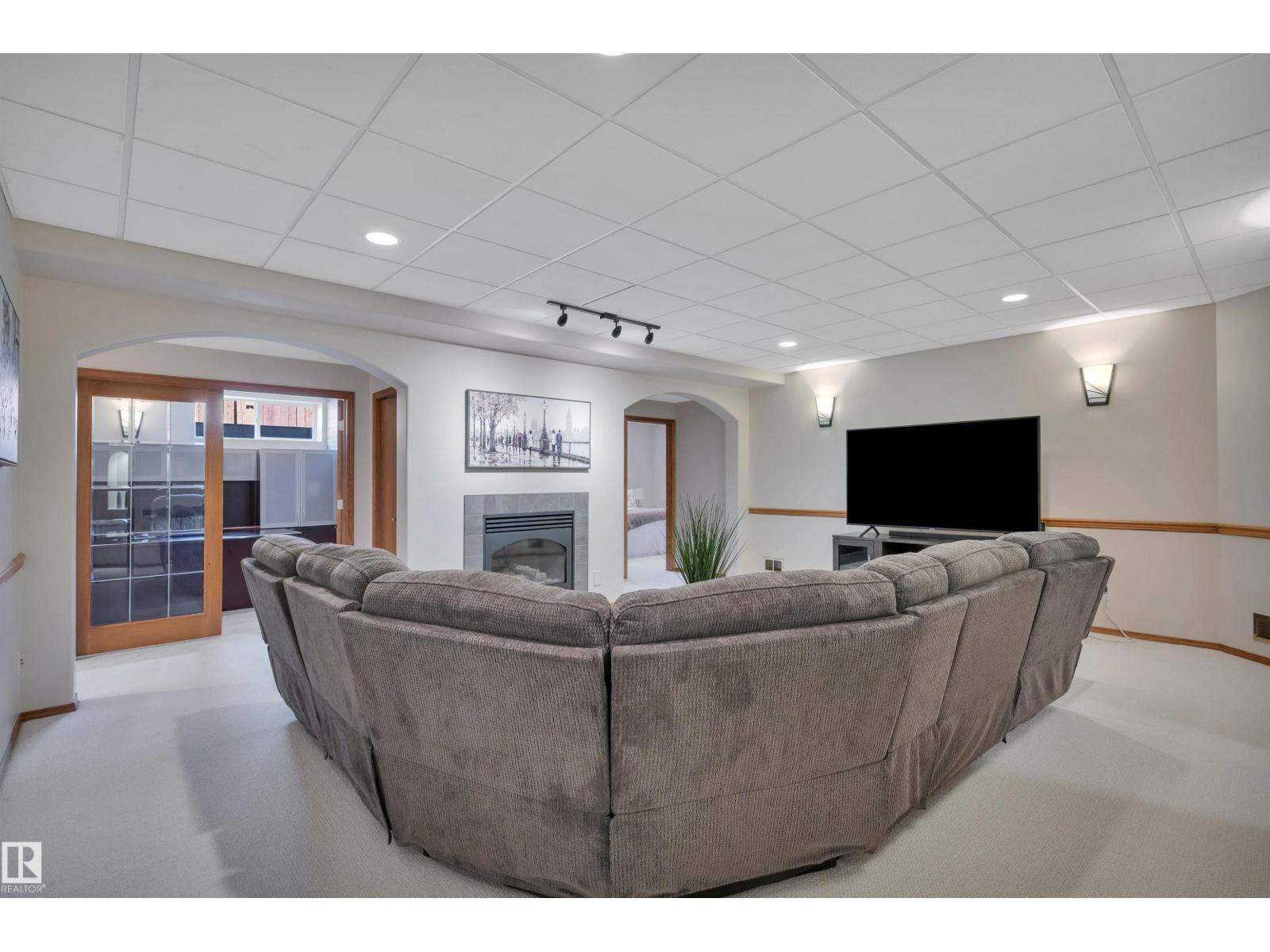 479 ESTATE DR - 33