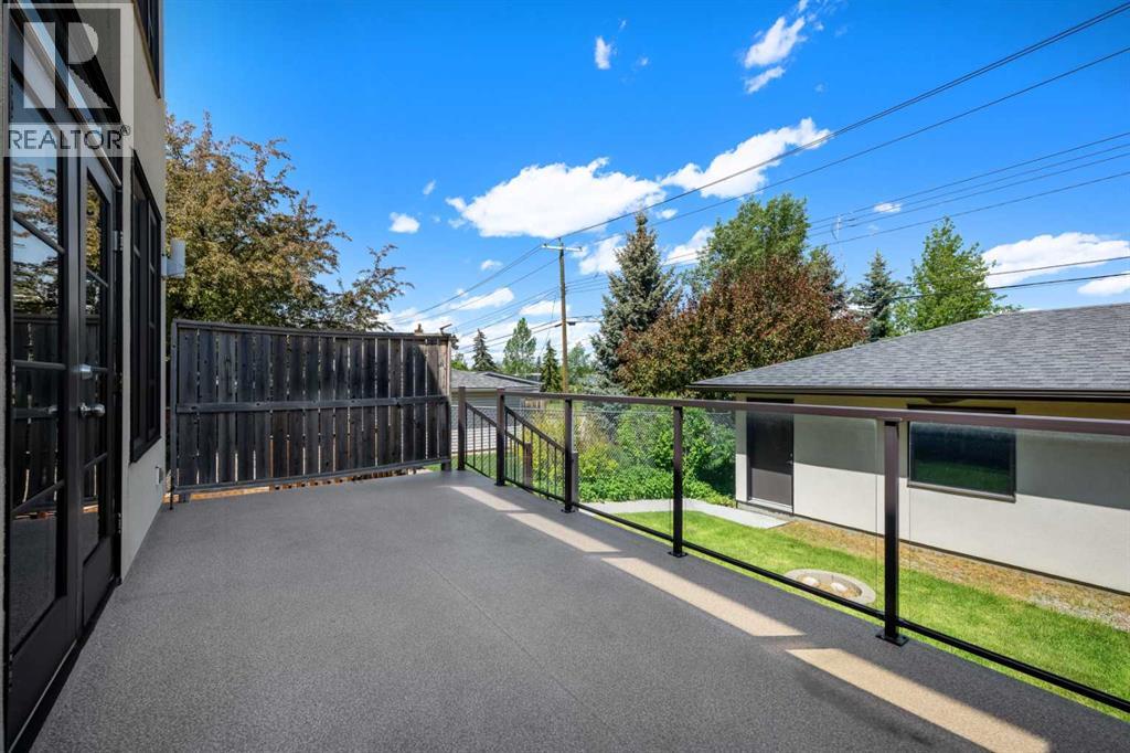 2412 28 Avenue SW — photo 42