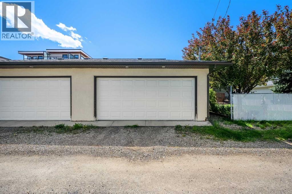 2412 28 Avenue SW — photo 46