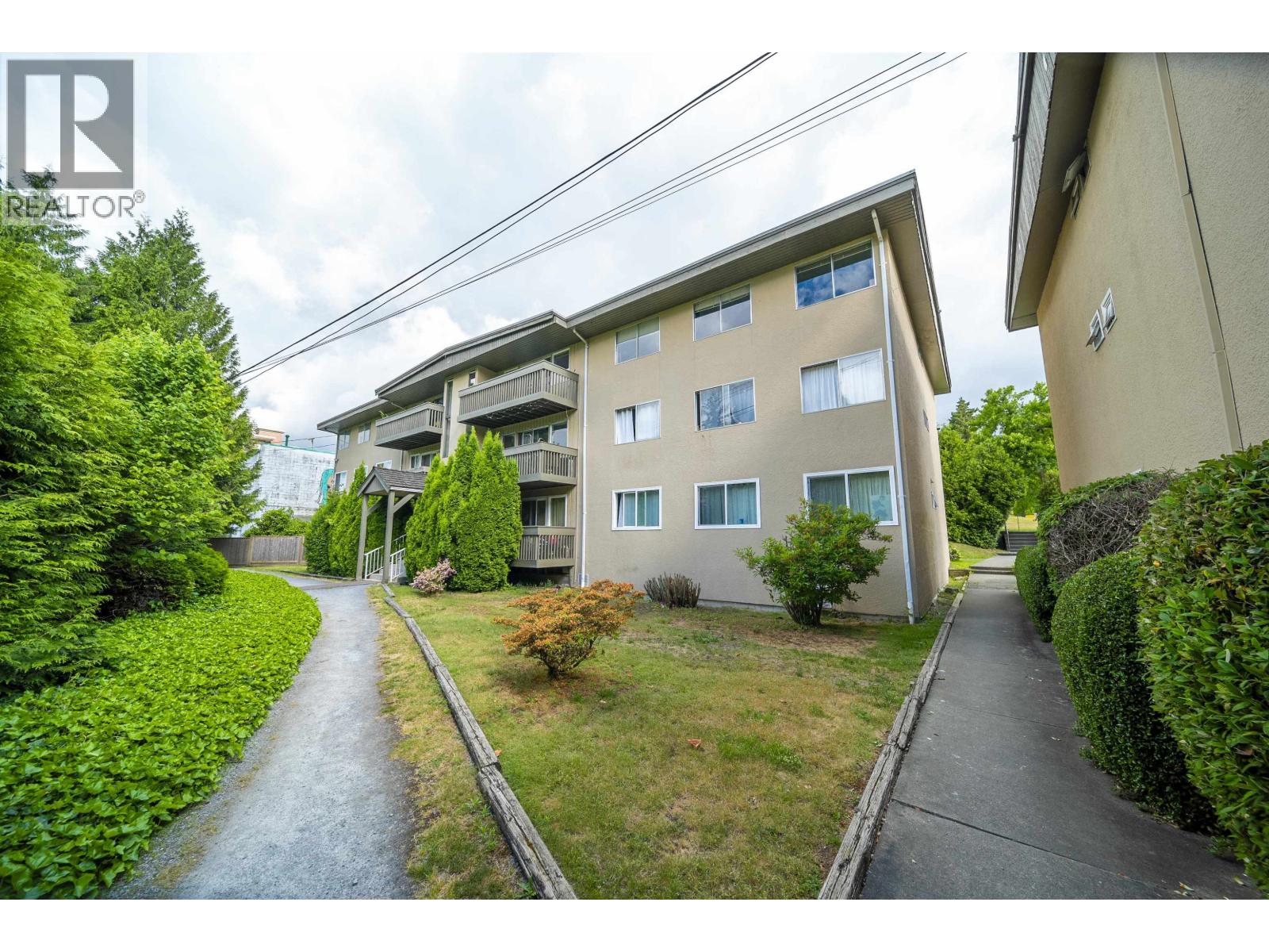 11 5740 HASTINGS STREET, Burnaby
