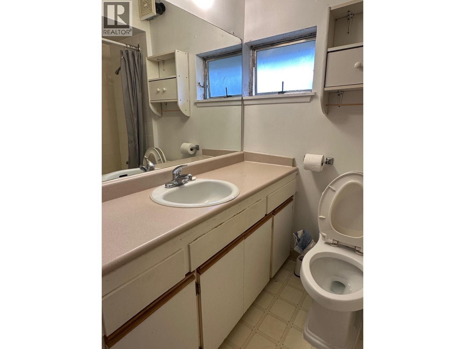 11 5740 HASTINGS STREET, Burnaby