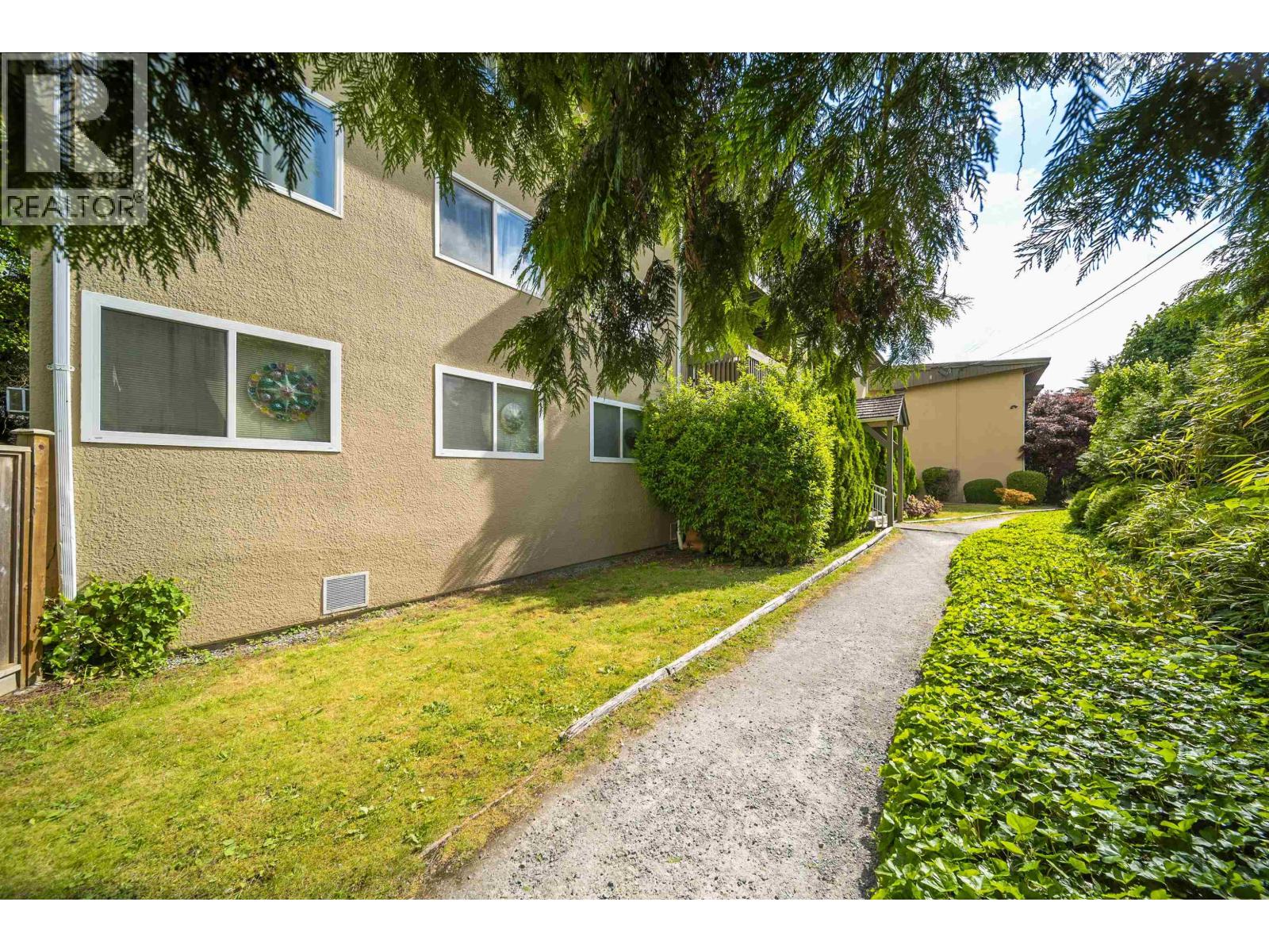 11 5740 HASTINGS STREET, Burnaby
