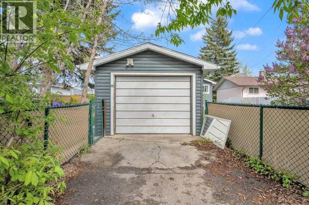 3143 45 Street SW — photo 39