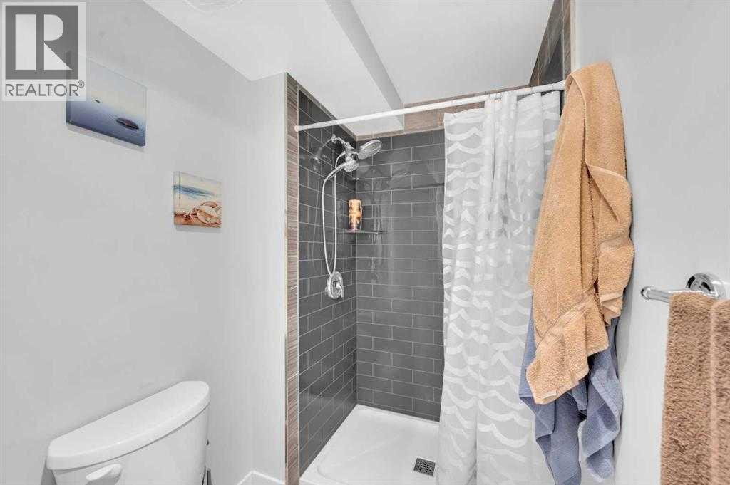 3143 45 Street SW — photo 32
