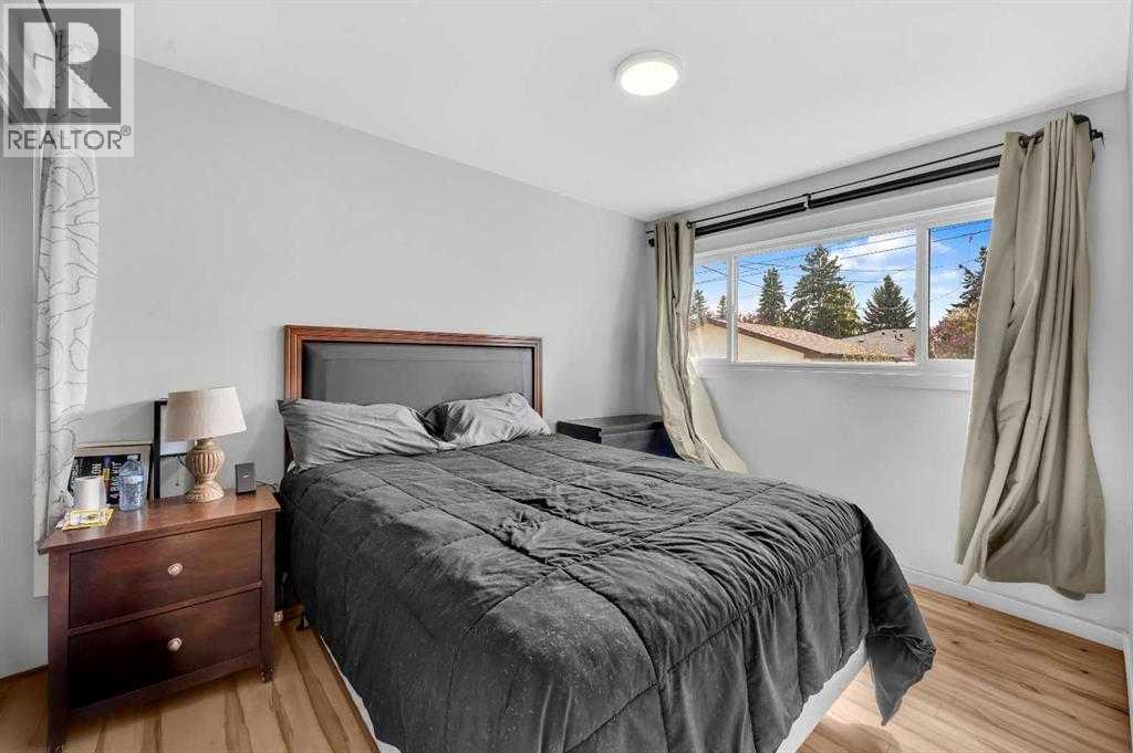 3143 45 Street SW — photo 17