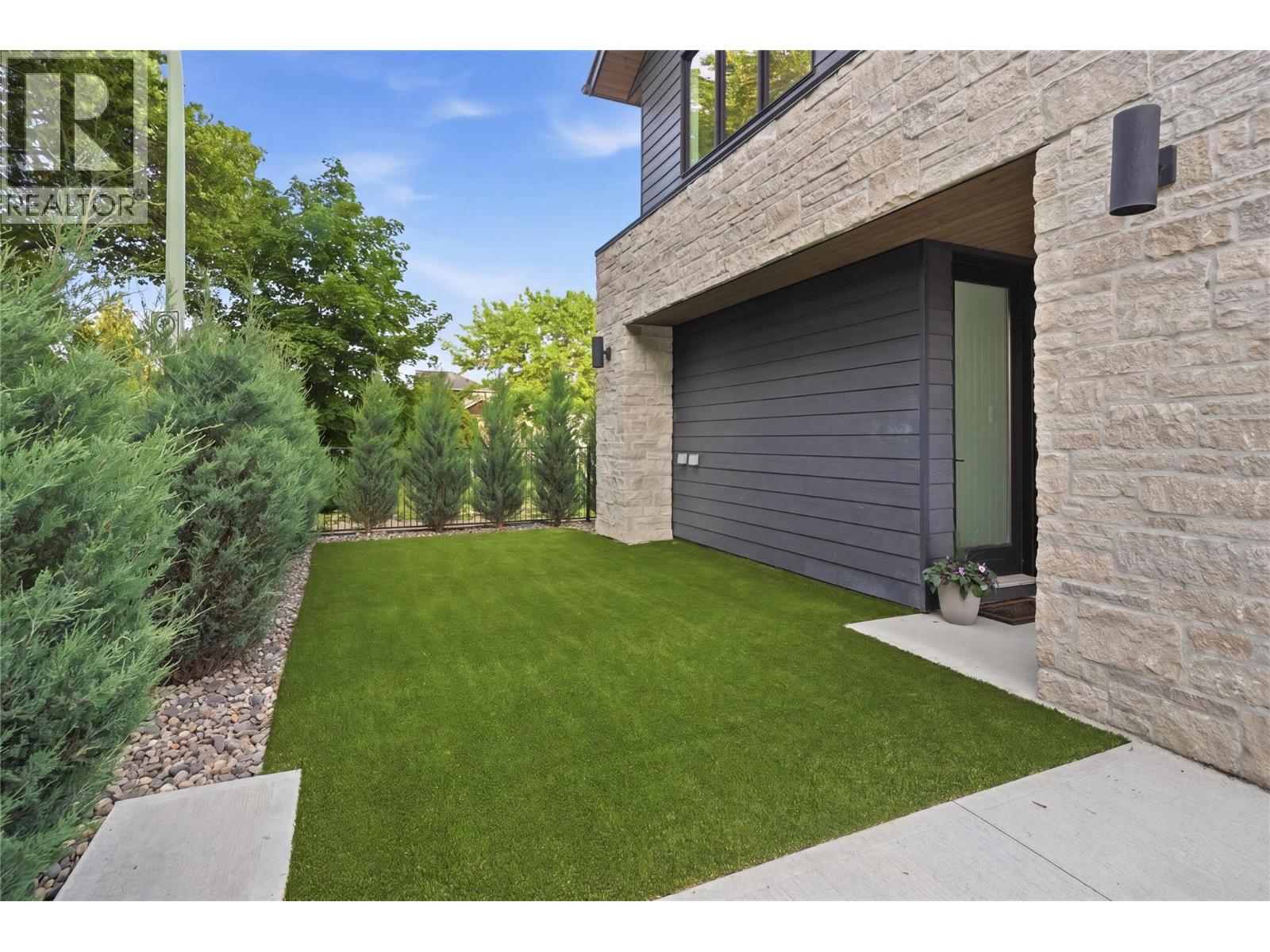267 Lake Avenue - 80