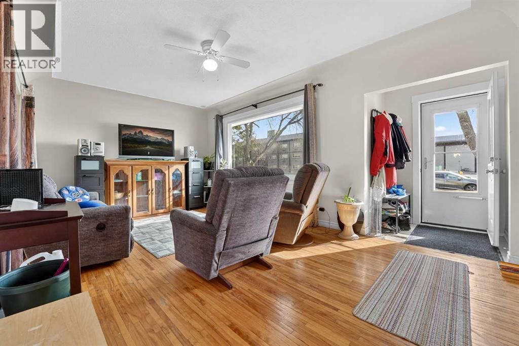 536 21 Street S - 4