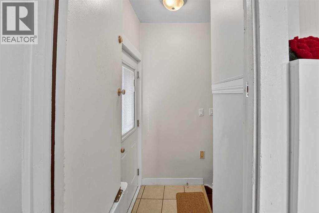 536 21 Street S - 16