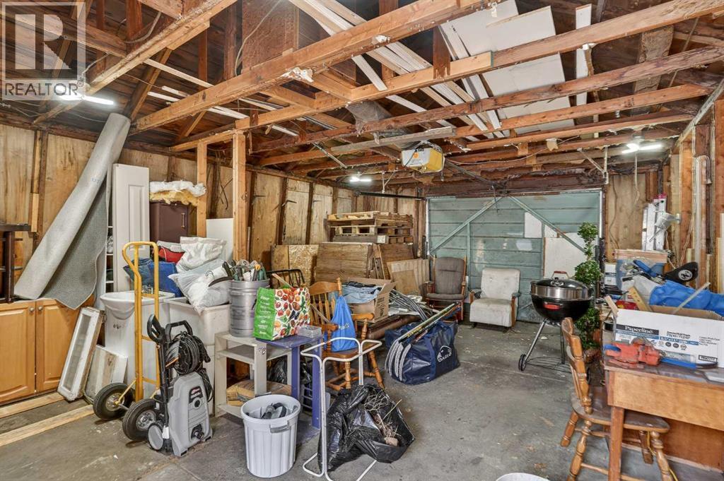 536 21 Street S - 35
