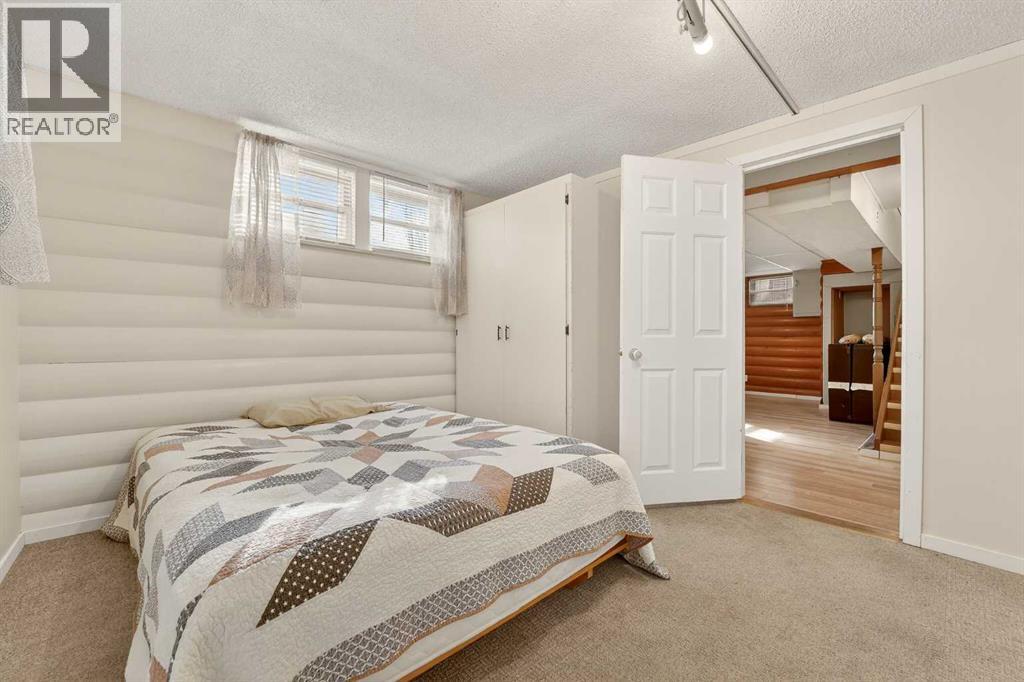536 21 Street S - 26