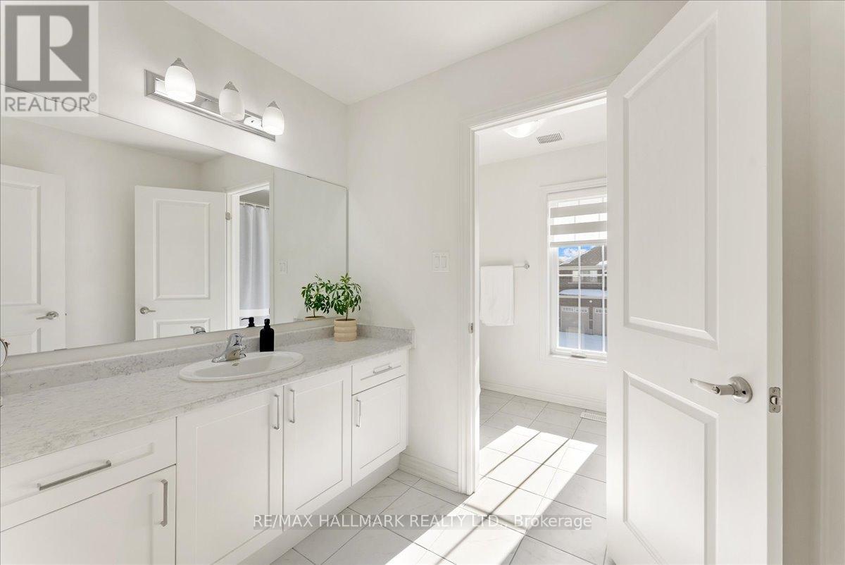 106 REA DRIVE - 31