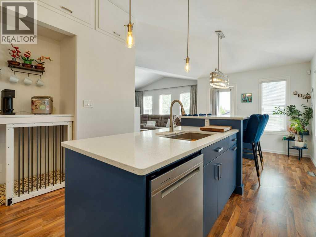 202 Mt Sundance Crescent W — photo 15