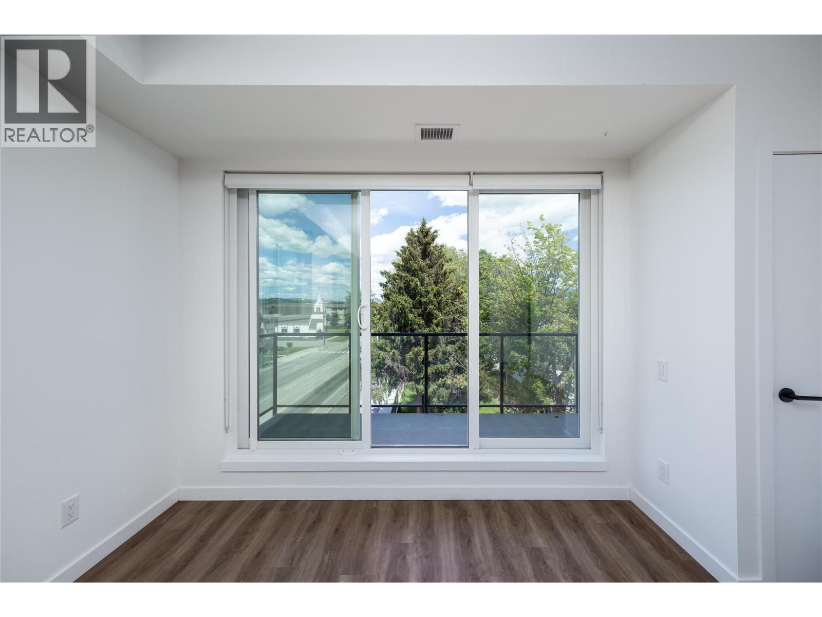 #401 615 Rutland N Road - 17