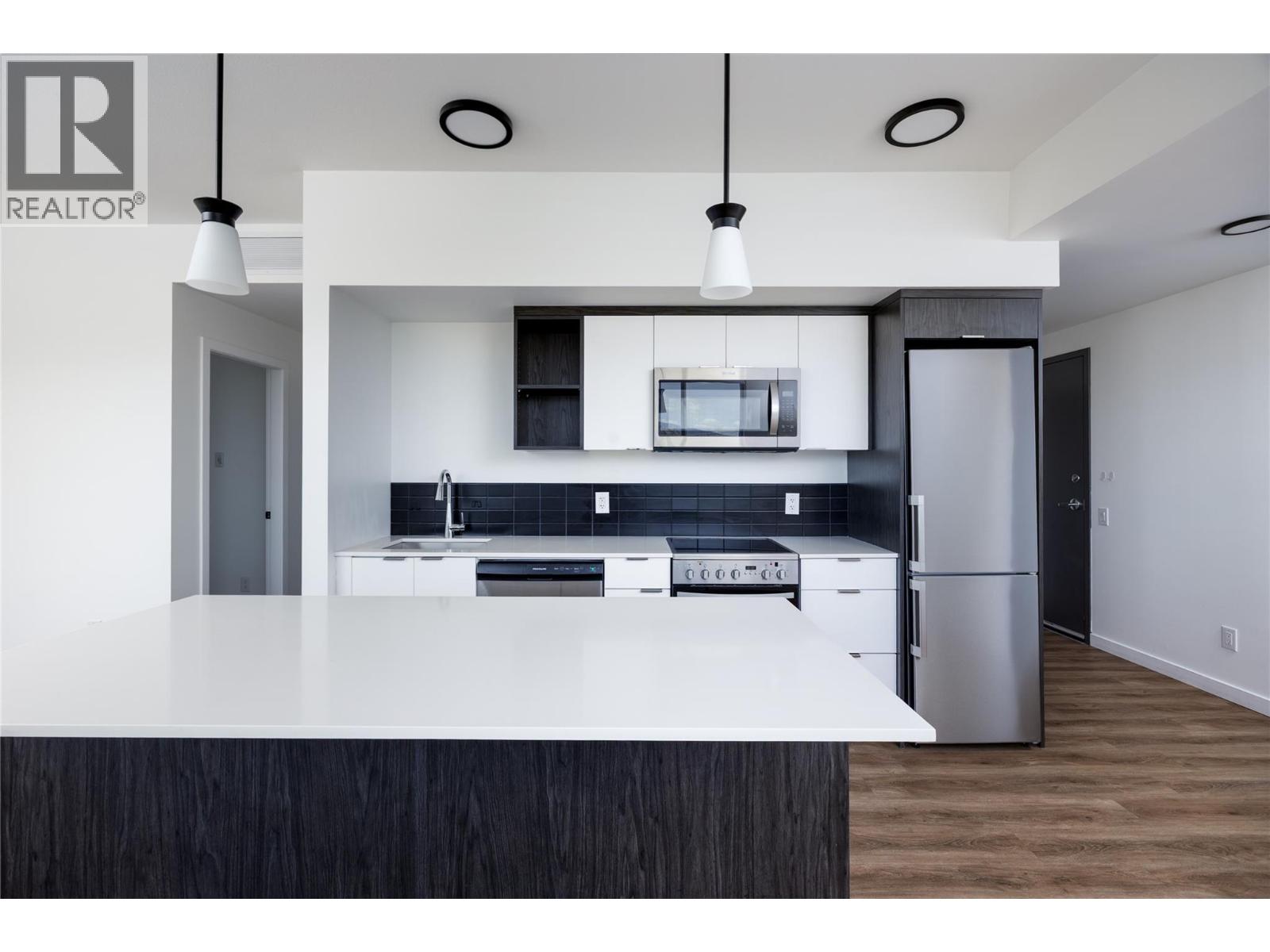 #401 615 Rutland N Road - 1