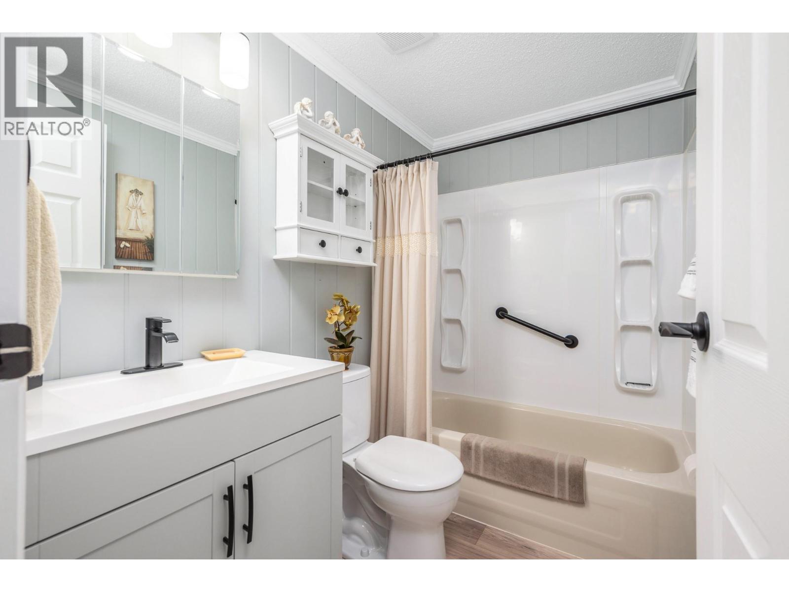 #26 1600 43 Avenue - 18
