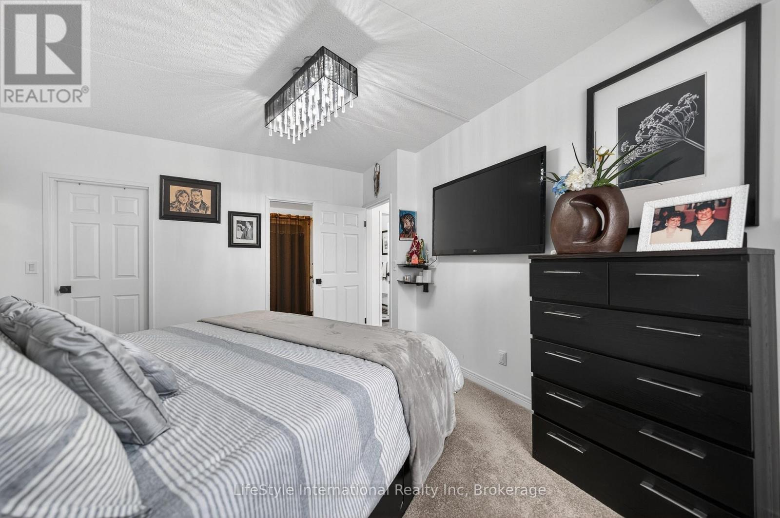 #213 208 SILVERCREEK PARKWAY N - Image 20