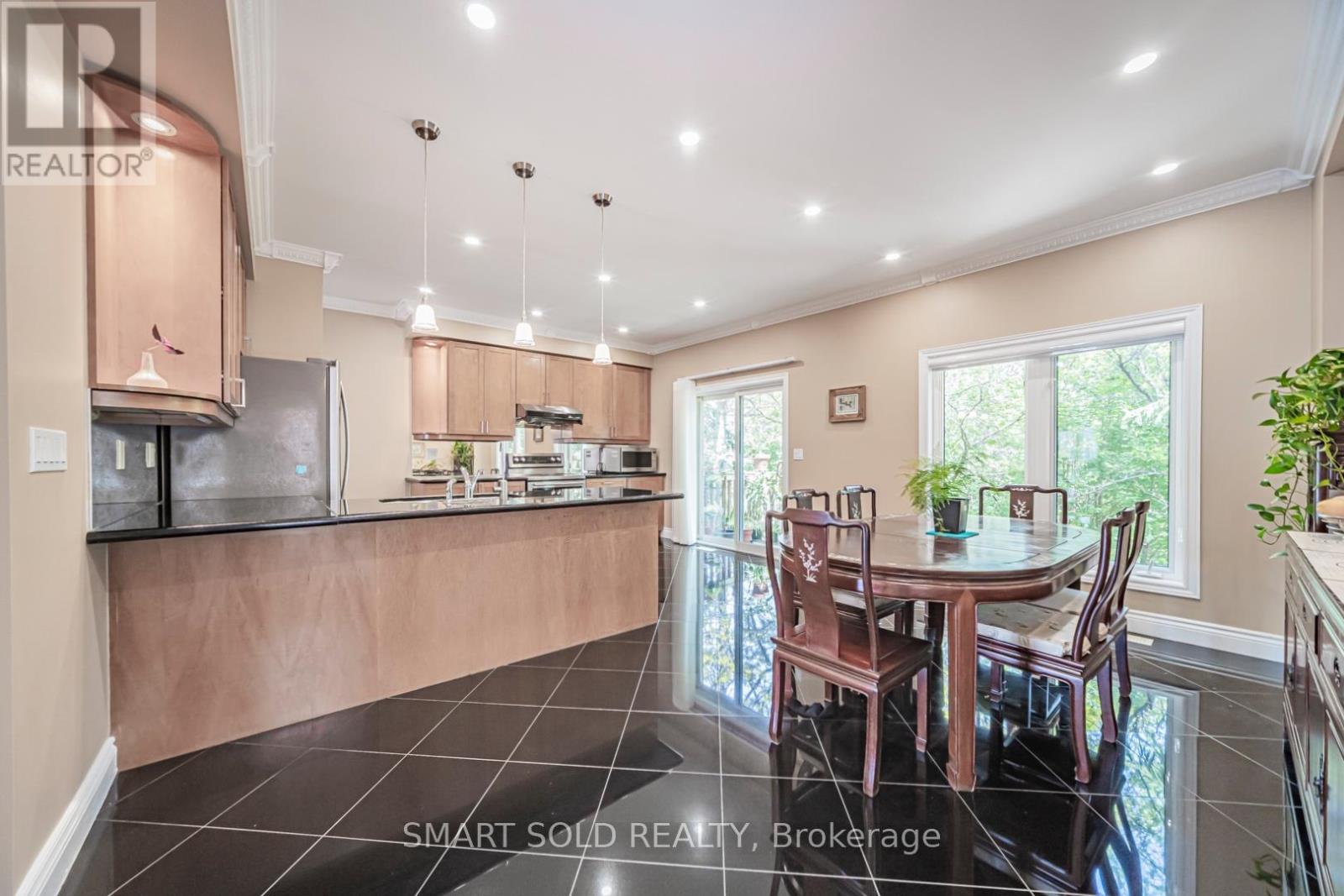 #16 9133 BAYVIEW AVENUE - 13