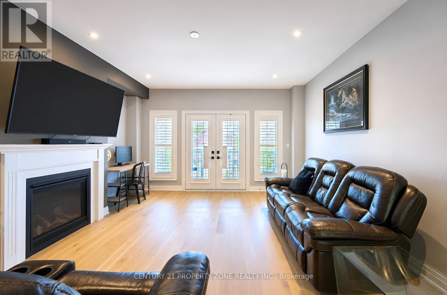 192 MUIRFIELD DRIVE - 10