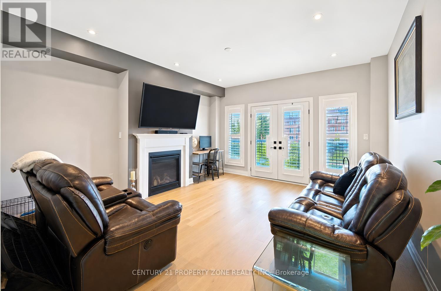 192 MUIRFIELD DRIVE - 11
