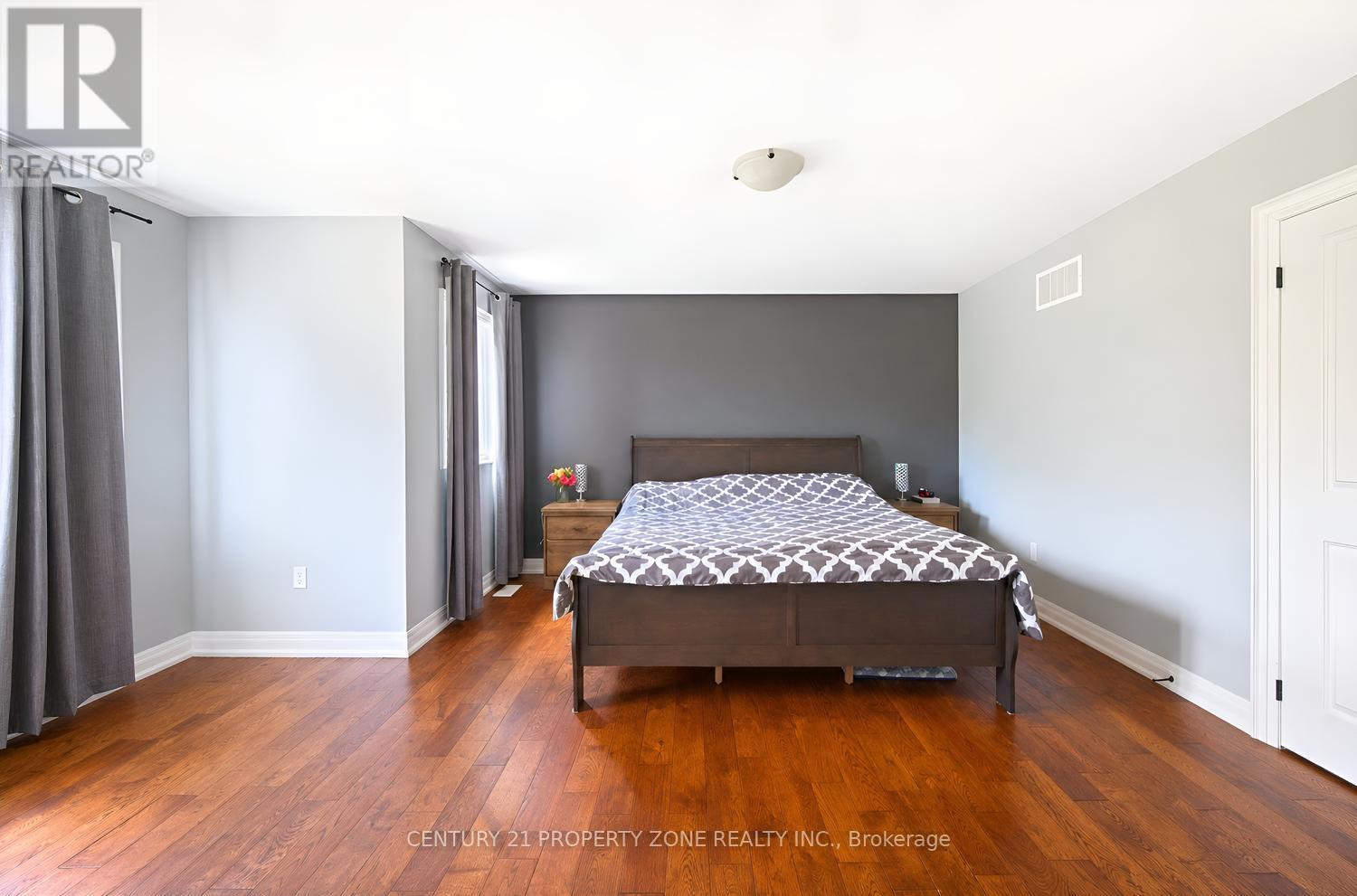 192 MUIRFIELD DRIVE - 27