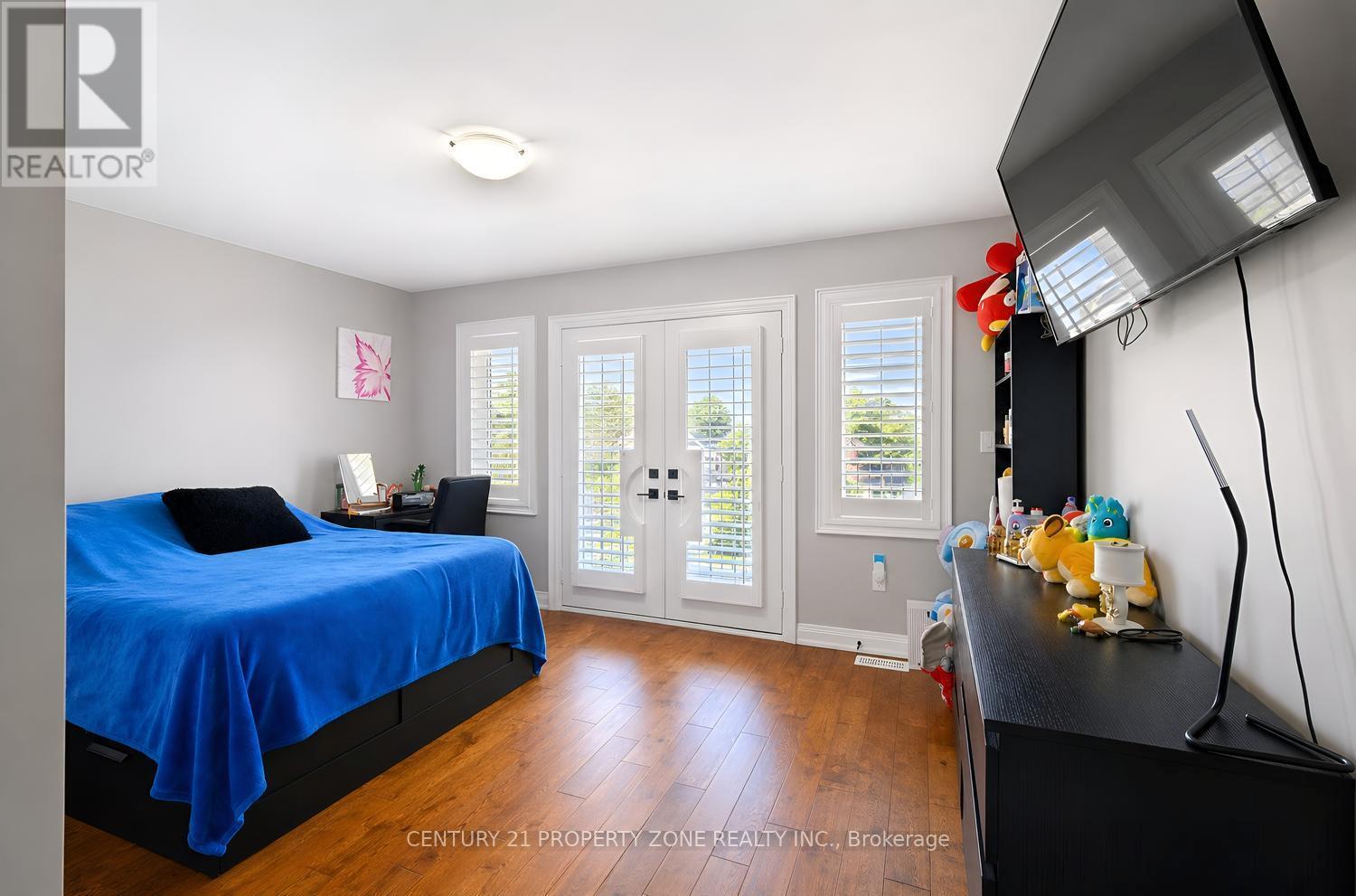 192 MUIRFIELD DRIVE - 32