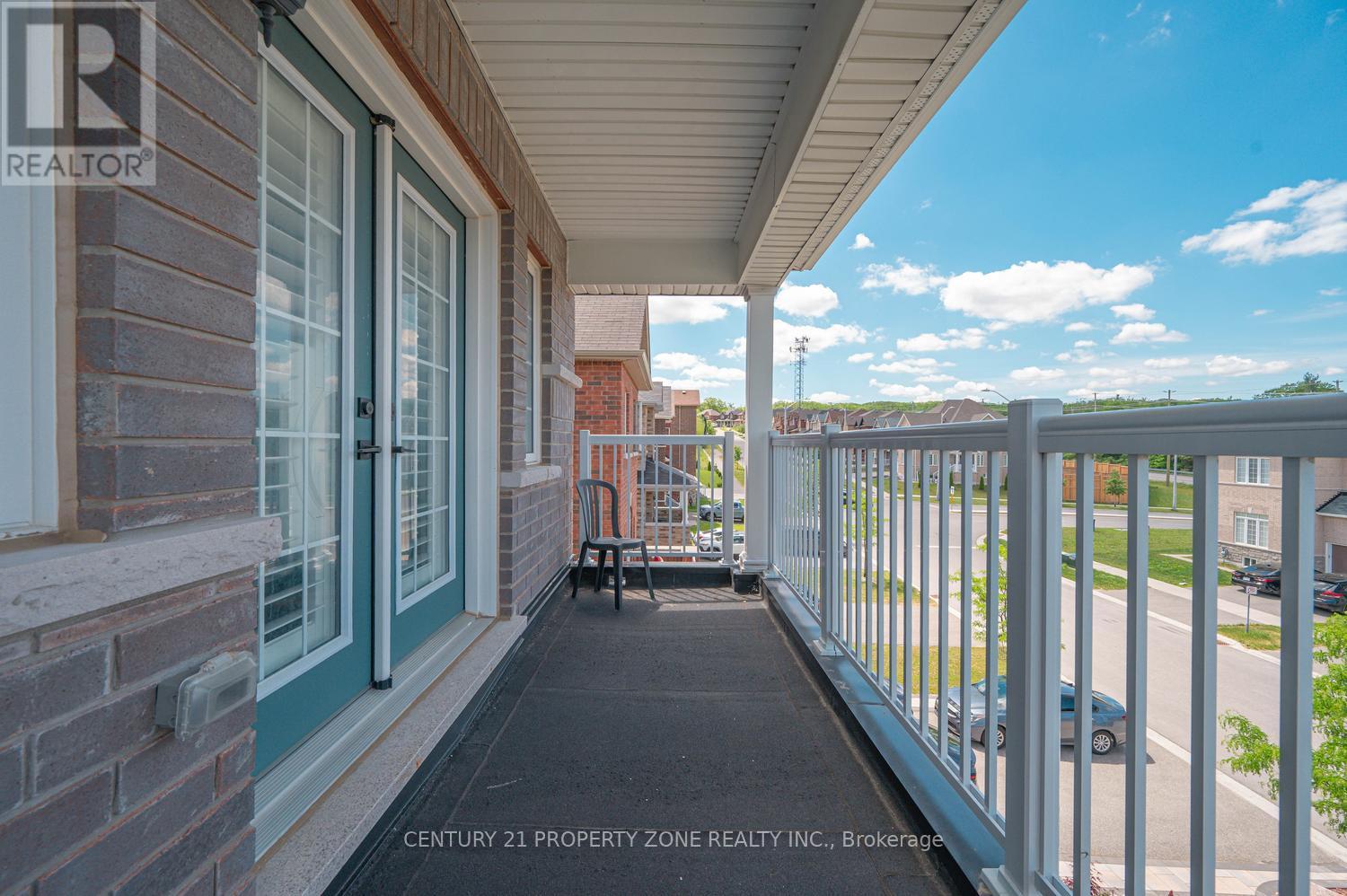 192 MUIRFIELD DRIVE - 33