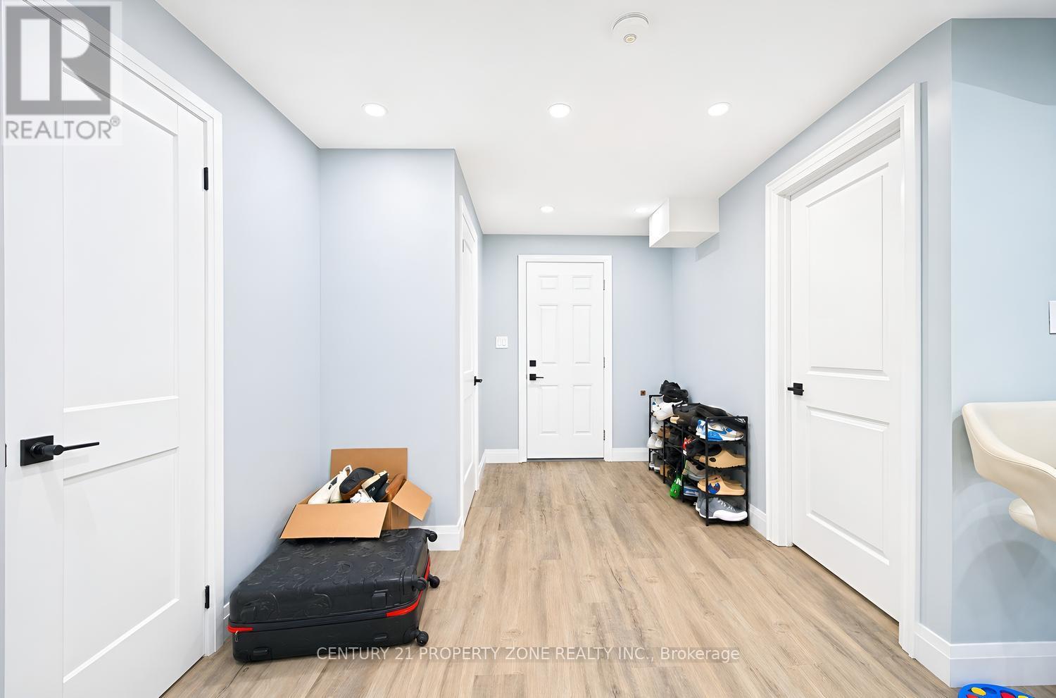 192 MUIRFIELD DRIVE - 41