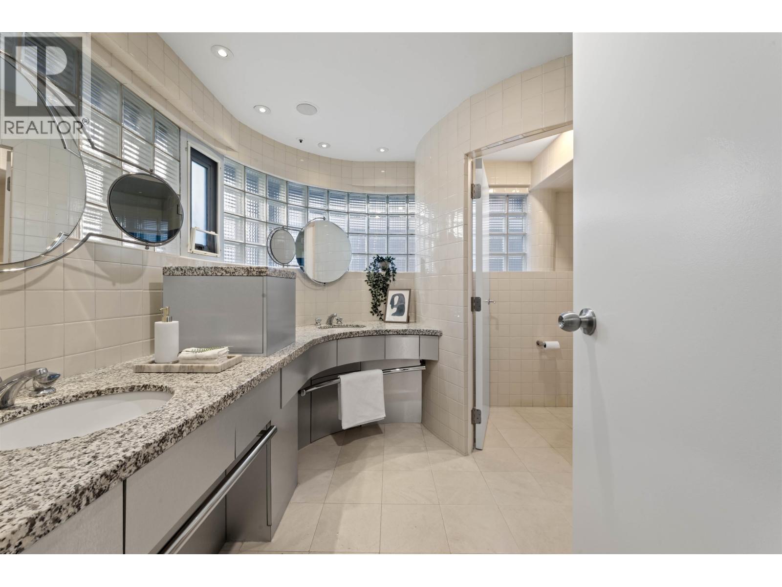 4 Bed, 4 Bath House for Sale in Vancouver – 3043 ALMA STREET, Vancouver – MLS# R3131670 - Image 25