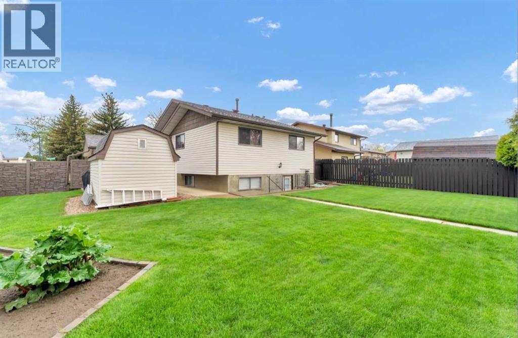 110 Carry Crescent SE — photo 43