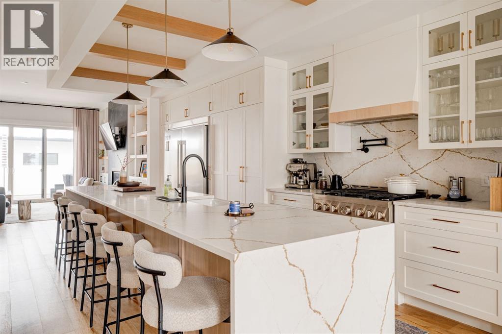 2440 31 Avenue SW - photo 4