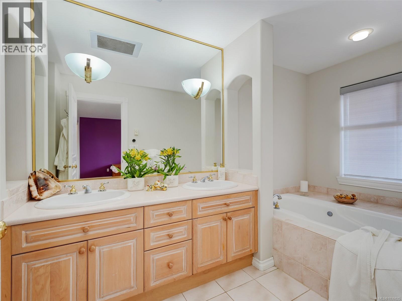 104 75 Songhees Road, Victoria