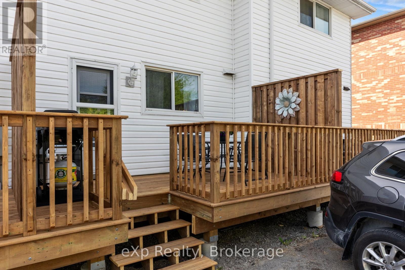 286 DUFFERIN STREET - 25