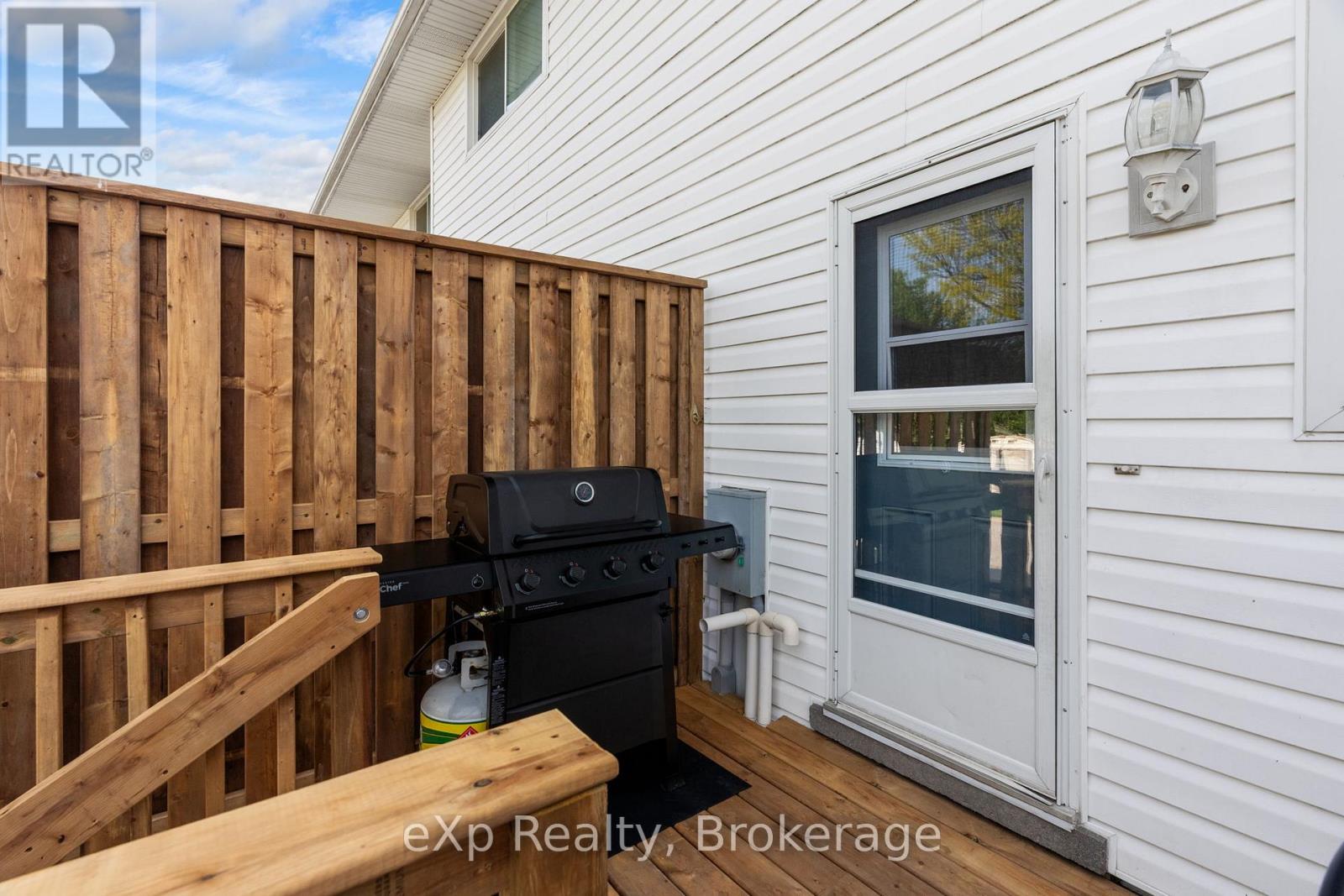 286 DUFFERIN STREET - 26
