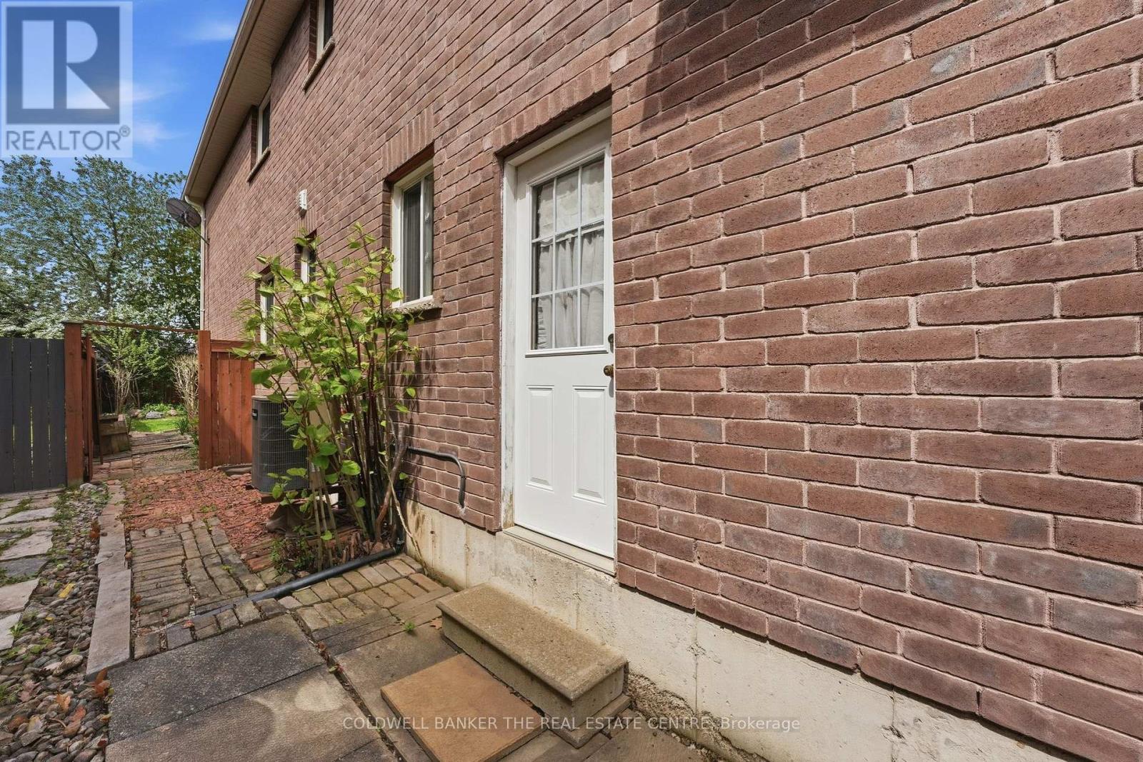 44 PRINCE WILLIAM WAY - 16