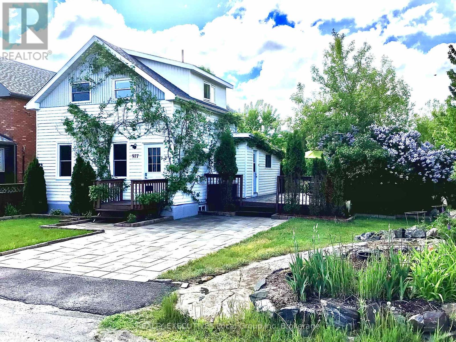 977 BROOKES STREET - 1