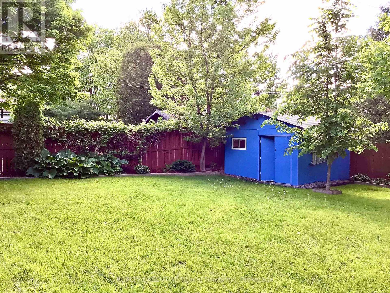 977 BROOKES STREET - 11